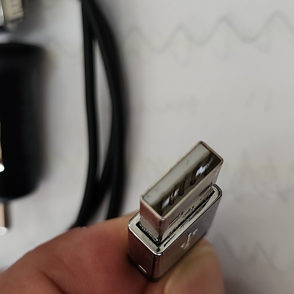 First Generation iPhone Charger - Picture 5 of 7